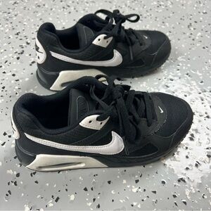 Nike Kids Air Max Black and White Athletic Sneakers size 4
